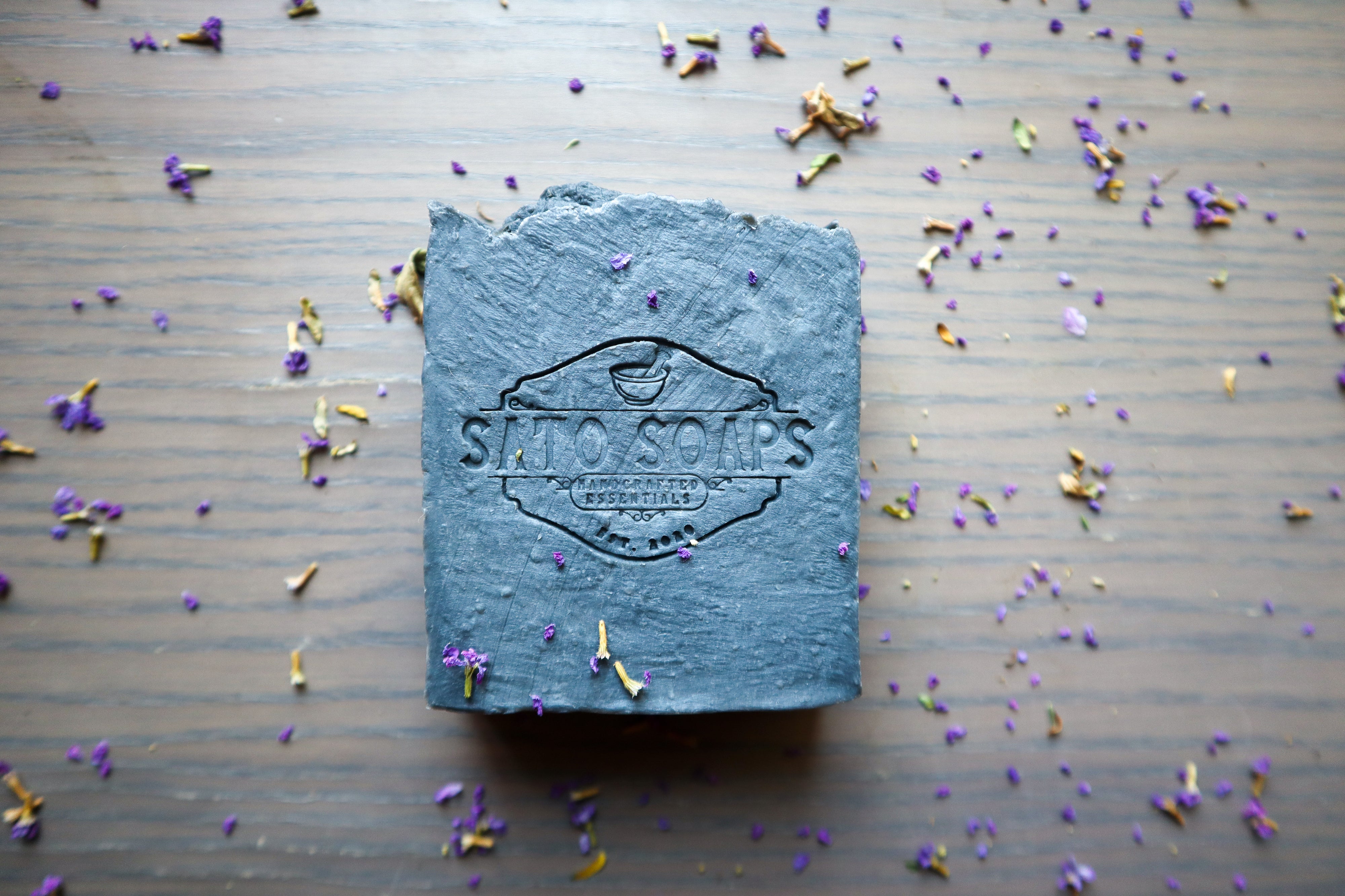 Dark Knight Luxurious Detox Bar (Goats milk, Charcoal, Tea tree and Lavender)